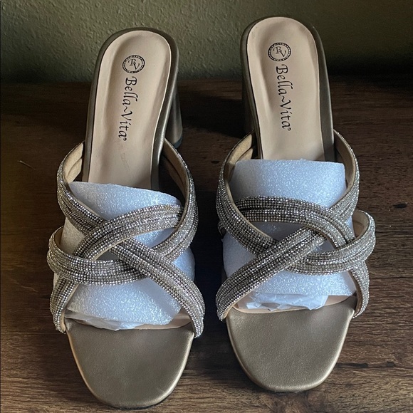 Bella Vita Women's Metallic Heeled Sandals - Picture 2 of 7